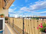 T4 rénové- Traversant, vue dégagée, balcon, étage élevé — photo 2