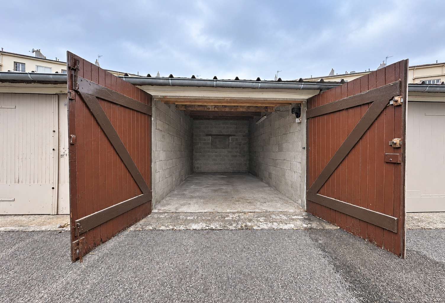 Votre véhicule à l’abri, votre tranquillité au quotidien : un garage box fermé de 16,32 m2 au sein d’une résid — photo 1