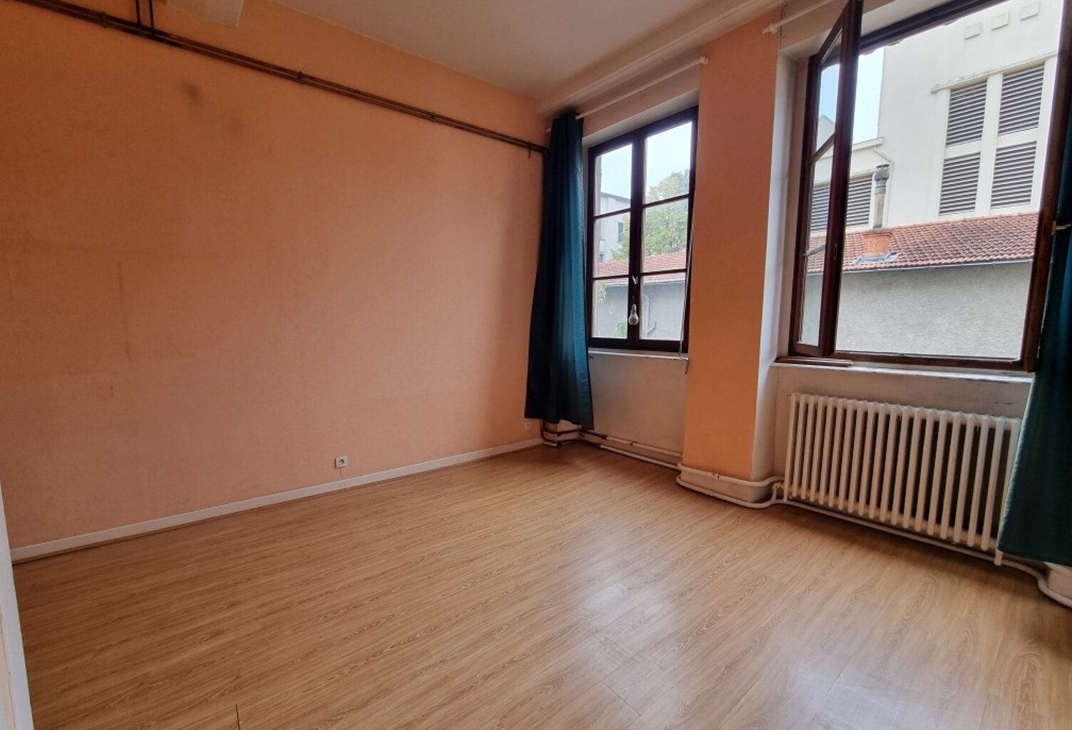 VENTE LYON 69001 - CANUT DE TYPE T3 DE 64M2 A POTENTIEL A 3MN A PIED  PLACE CROIX ROUSSE — photo 1