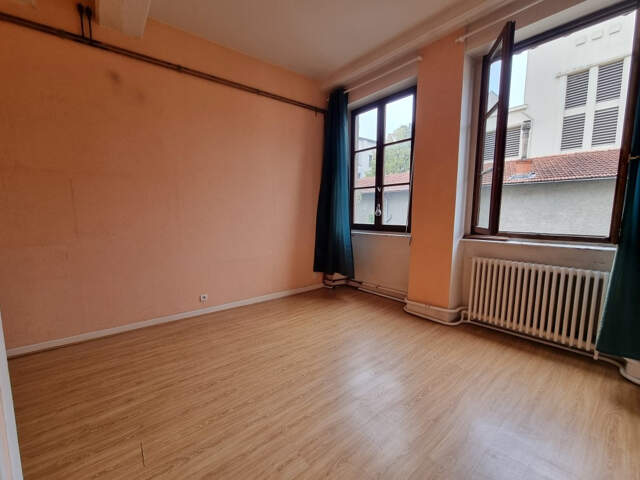VENTE LYON 69001 - CANUT DE TYPE T3 DE 64M2 A POTENTIEL A 3MN A PIED  PLACE CROIX ROUSSE — photo du bien