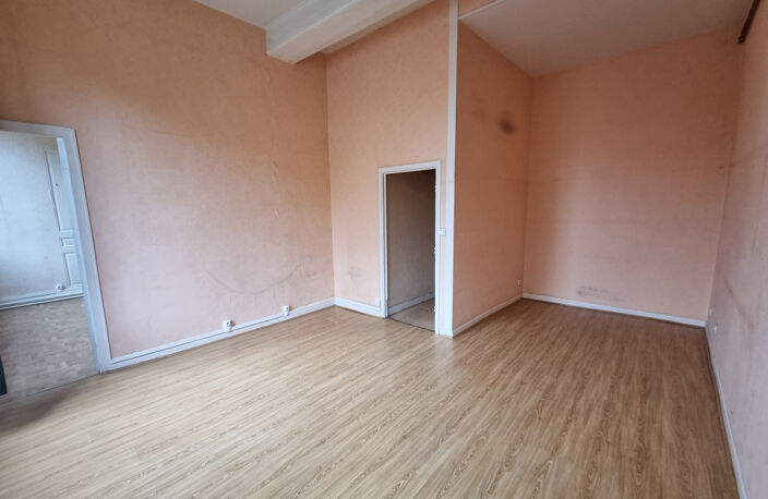 VENTE LYON 69001 - CANUT DE TYPE T3 DE 64M2 A POTENTIEL A 3MN A PIED  PLACE CROIX ROUSSE — photo 2