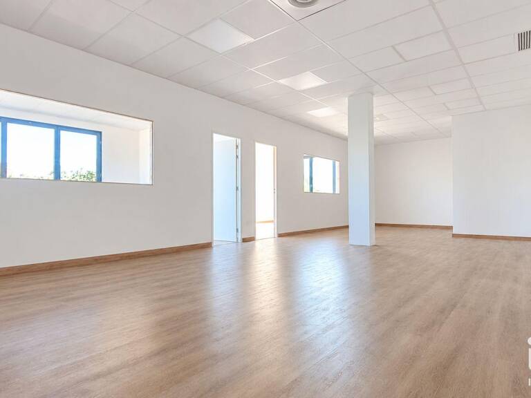 Location Local d'activités 102 m&sup2; — photo 1