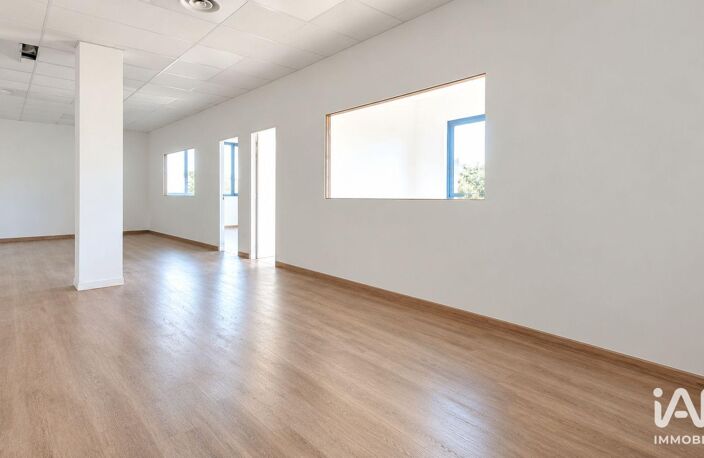 Location Local d'activités 102 m&sup2; — photo 3
