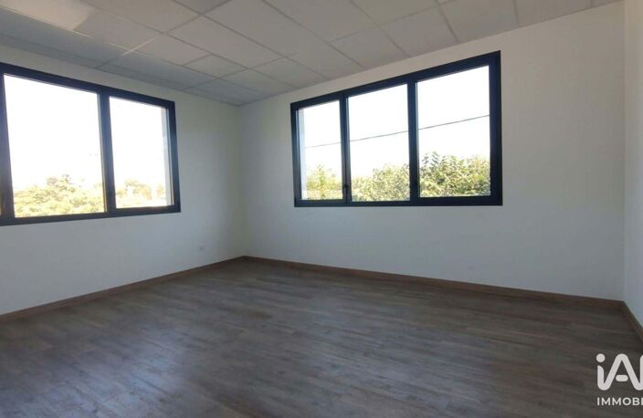 Location Local d'activités 102 m&sup2; — photo 4