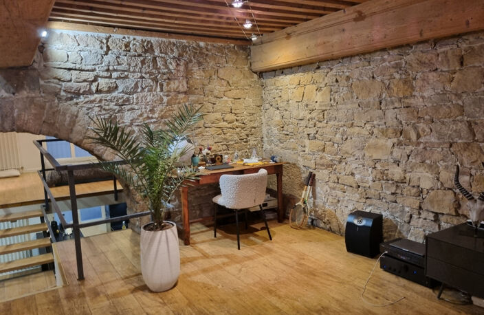 VENTE LYON 69001 - CROIX PAQUET - LOFT DE CHARME EN DUPLEX 104M2 AMENAGE EN T2 AVEC GARAGE DOUBLE — photo 4