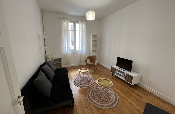 LOCATION - Appartement 4 pièces de 68,30m2, avec 2 chambres et un balconnet, situé au 1er étage à Lyon 6e (Mas — photo 2