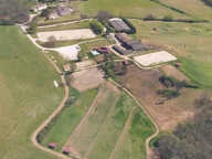CENTRE ÉQUESTRE ET ÉCURIE DE PROPRIÉTAIRES   PLUS DE 10 HECT — photo 2