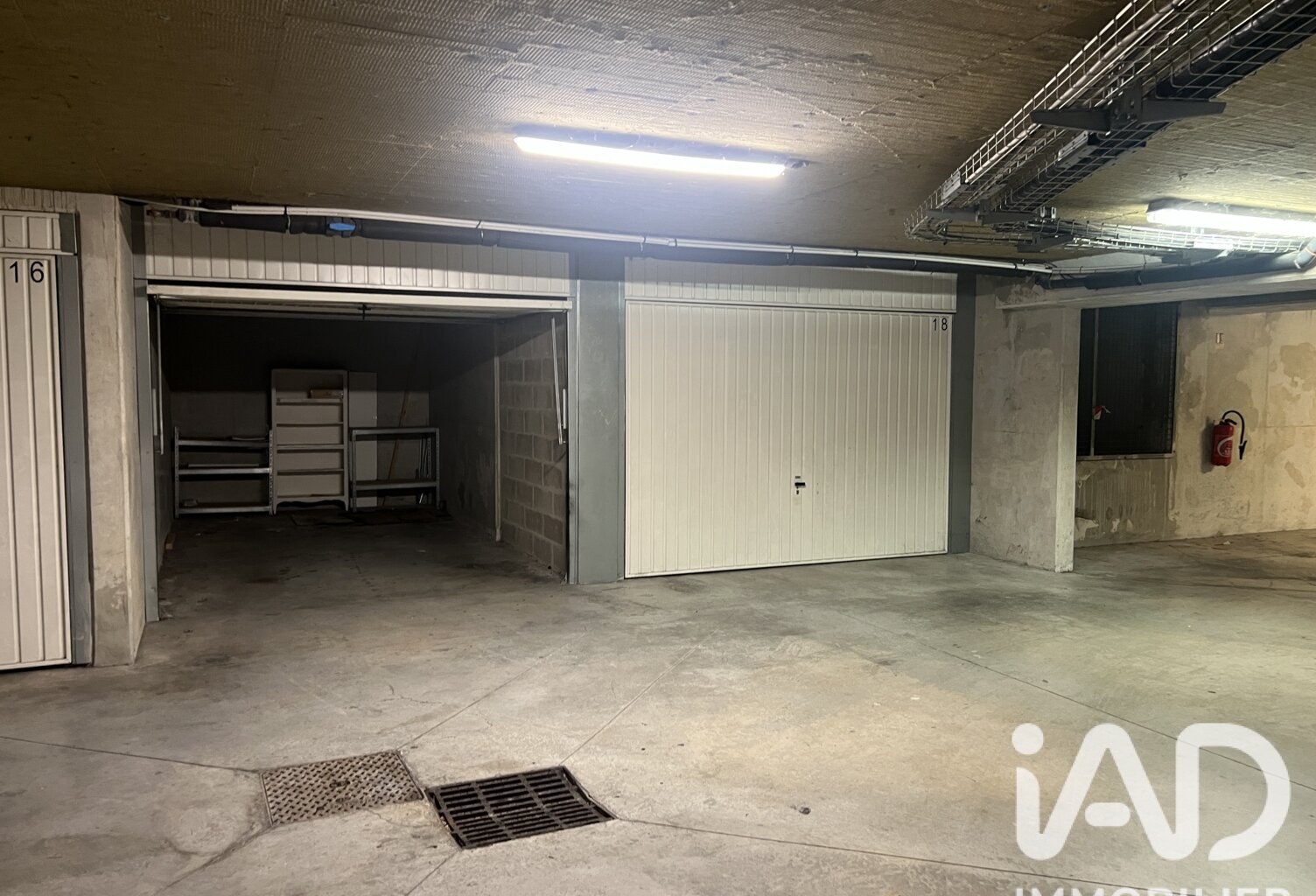 Vente Garage 14 m&sup2; — photo 1
