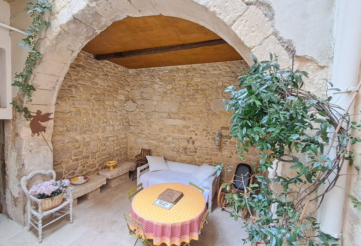A VENDRE- CHARMANTE MAISON DE VILLE AVEC GARAGE ET JOLI PATIO -SOMMIERES — photo 1