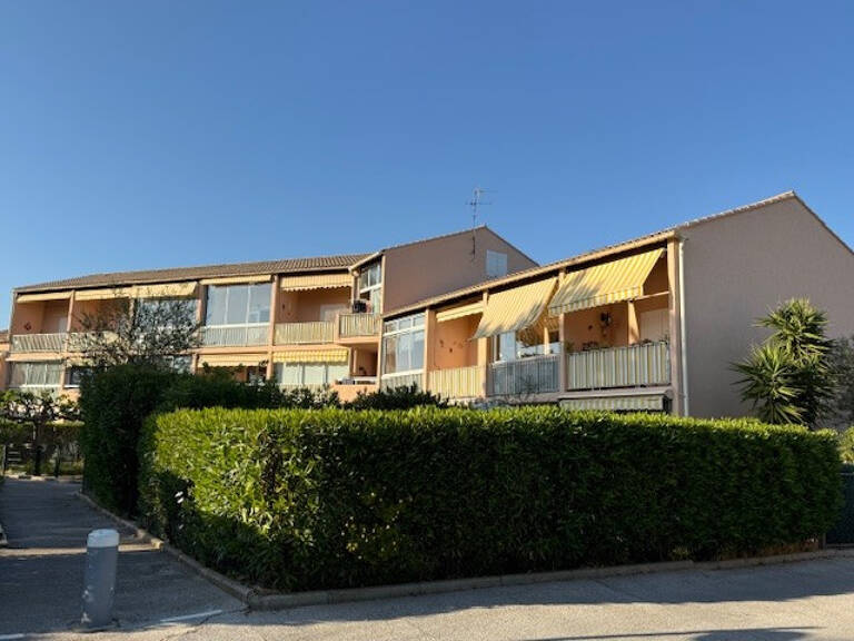 LA LONDE - STUDIO de 19.75 m2 en REZ-DE-JARDIN — photo 1