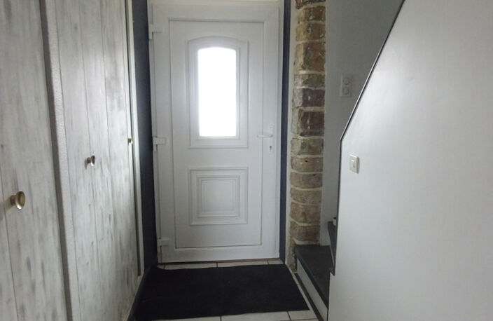LURE, jolie maison proche des commerces sur 5 ares de terrai — photo 4