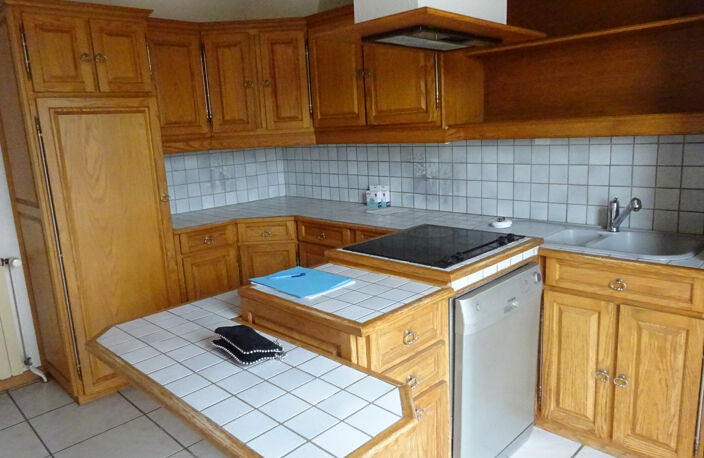 LURE, jolie maison proche des commerces sur 5 ares de terrai — photo 5