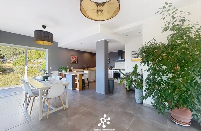 Carros - Les plans - Maison d’architecte avec piscine et terrain de 3000 m2 — photo 4
