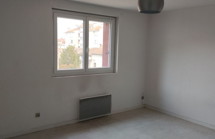 T3 Duplex 56m2 rénové, quartier Palais Carcassonne — photo 2