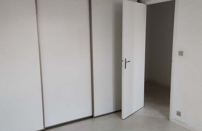 T3 Duplex 56m2 rénové, quartier Palais Carcassonne — photo 4