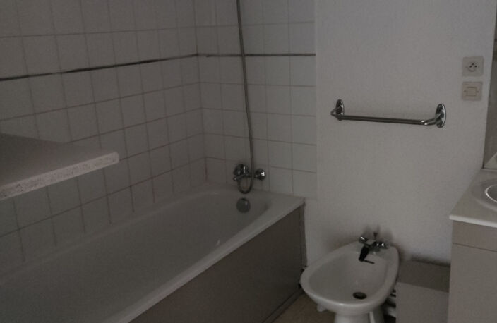 T3 Duplex 56m2 rénové, quartier Palais Carcassonne — photo 5