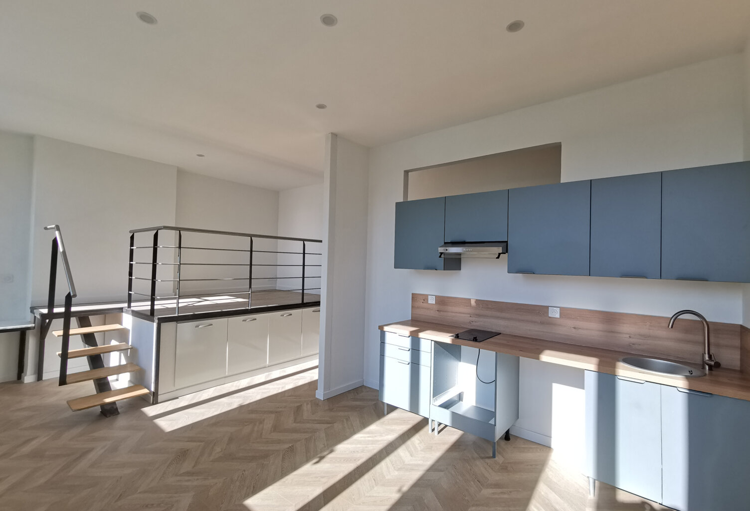 Rue Pierre Dupré - T1 40 m2 - refait à NEUF - 3 ème étage — photo 1