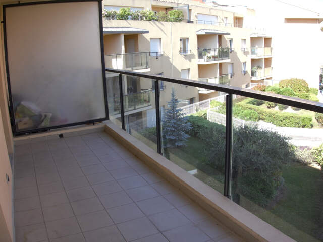 Appartement T2 Terrasse Allées Provençales — photo du bien