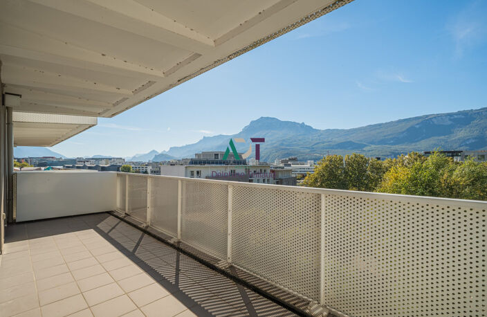 GRENOBLE  T3 - 59m² — photo 2