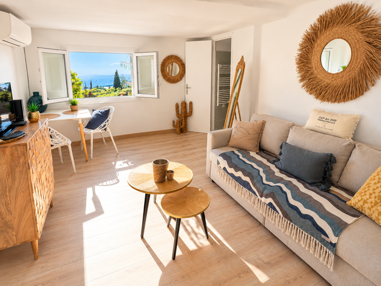 Appartement T1 entièrement rénové avec vue mer ! — photo 1