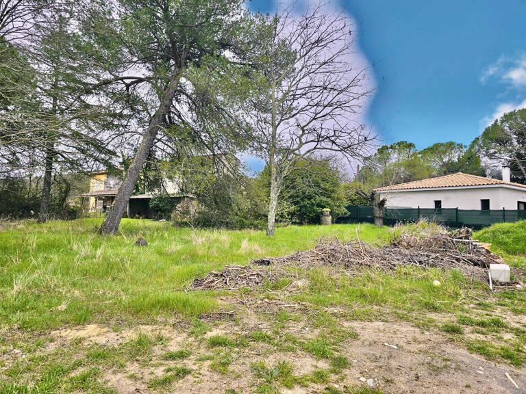 Terrain de 740m2 à acheter à Saint-Théodorit — photo 1