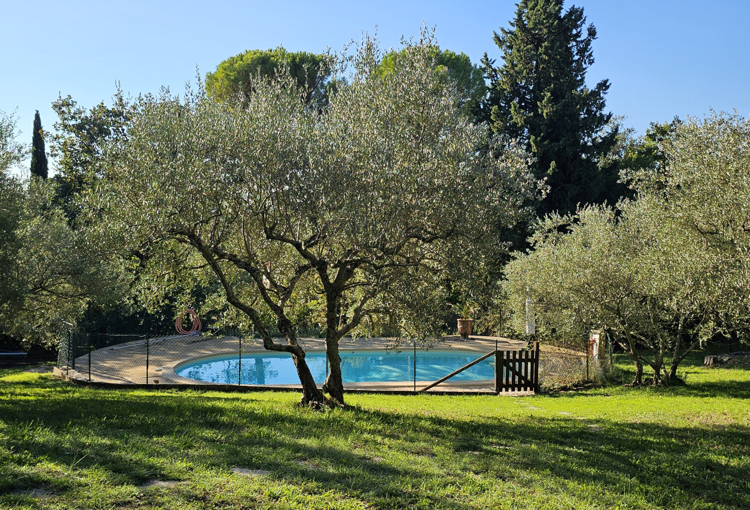 VÉZÉNOBRES   MAISON D’ARCHITECTE AVEC VUE ET PARC ARBORÉ DE PLUS DE 5 000 M2 — photo 1