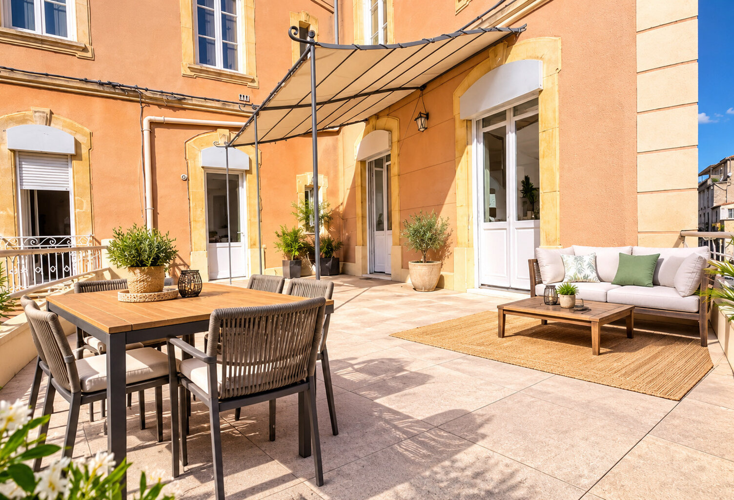 Ales, Appartement avec terrasse — photo 1