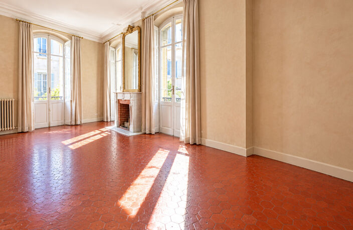 Ales, Appartement avec terrasse — photo 2