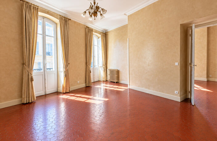 Ales, Appartement avec terrasse — photo 3