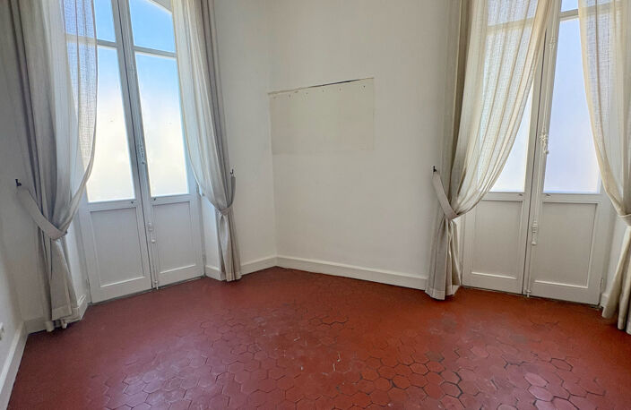 Ales, Appartement avec terrasse — photo 5