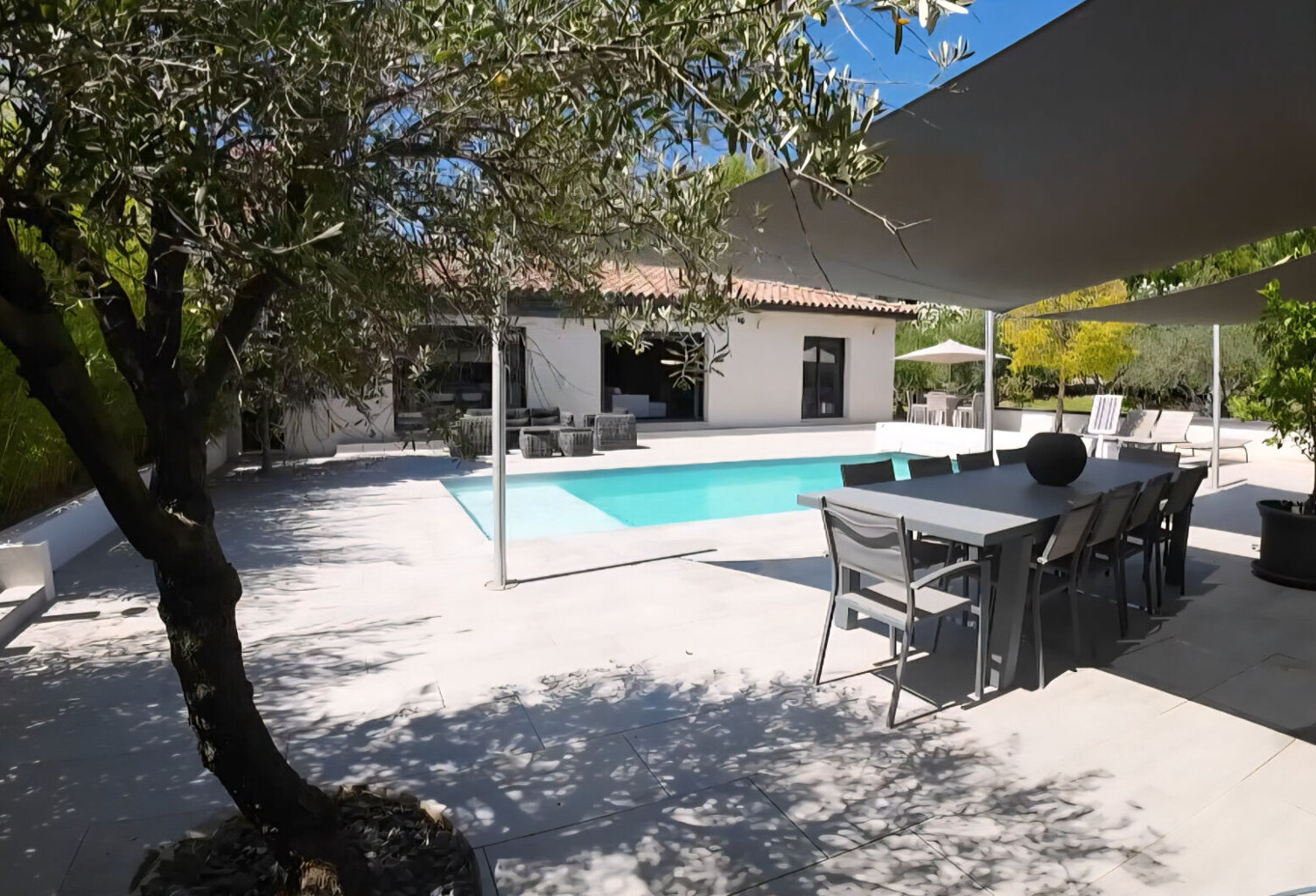 MAISON 140 M2 LAMBESC — photo 1
