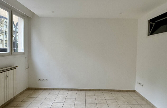Grand studio avec coin nuit — photo 3