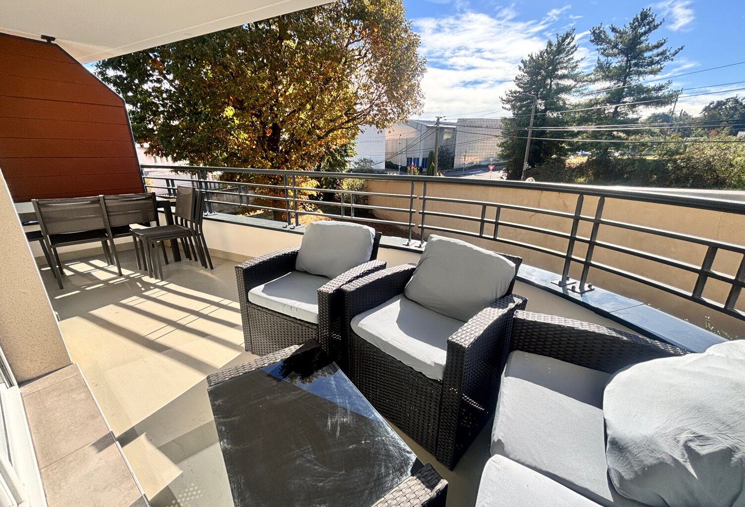 Superbe T2 meublé avec terrasse, piscine et garage à louer à — photo 1