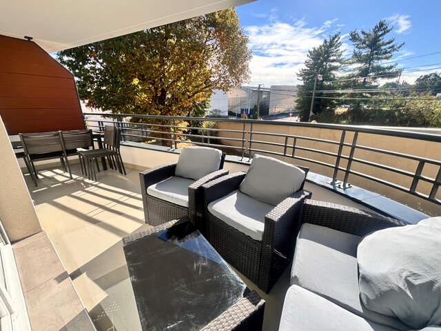 Superbe T2 meublé avec terrasse, piscine et garage à louer à — photo du bien