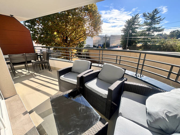 Superbe T2 meublé avec terrasse, piscine et garage à louer à — photo 1