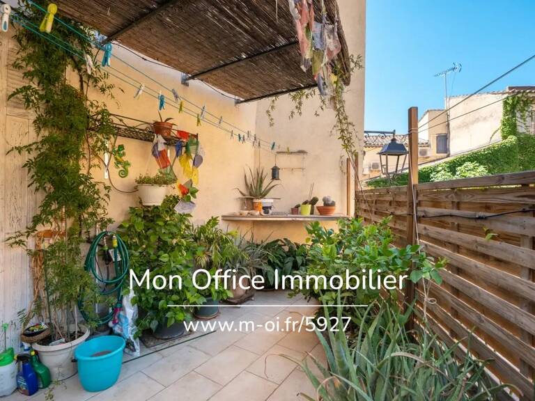 Référence : 7409-SKA - Maison de village avec une terrasse, deux garages et deux caves — photo 1