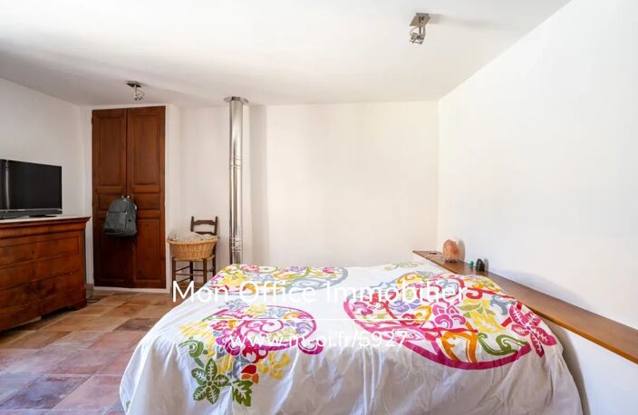 Référence : 7409-SKA - Maison de village avec une terrasse, deux garages et deux caves — photo 5