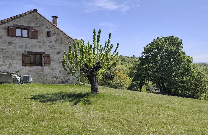Charme et nature aux portes de l'Ardèche   Mas en pierre sur — photo 4