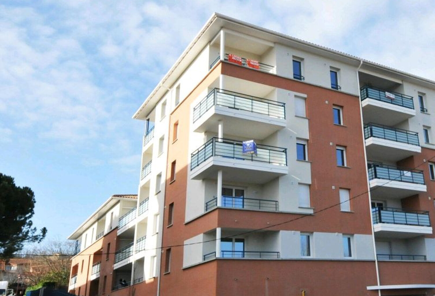 RAMONVILLE T3 BALCON PARKING — photo 1
