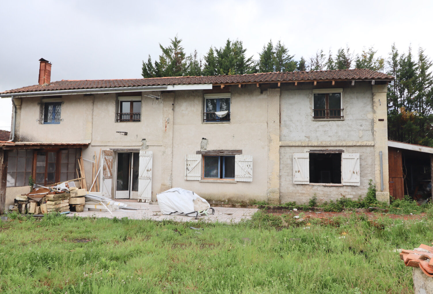 secteur Reignac - St Savin Maison à réaménager. — photo 1