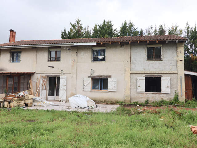 secteur Reignac - St Savin Maison à réaménager. — photo du bien