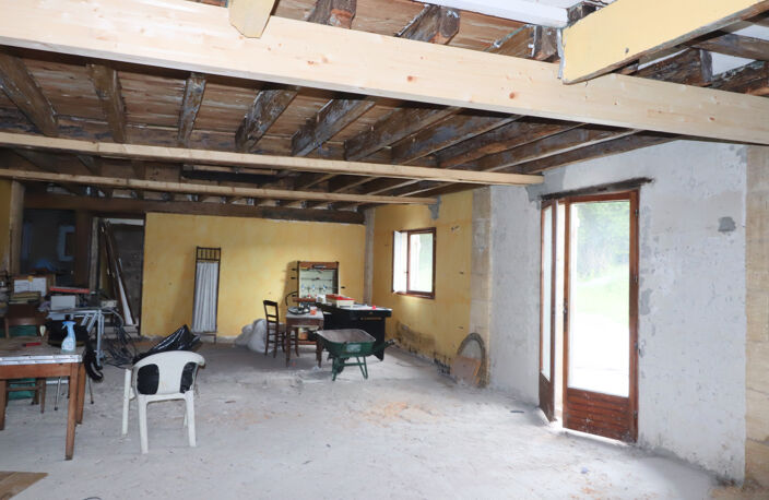 secteur Reignac - St Savin Maison à réaménager. — photo 2