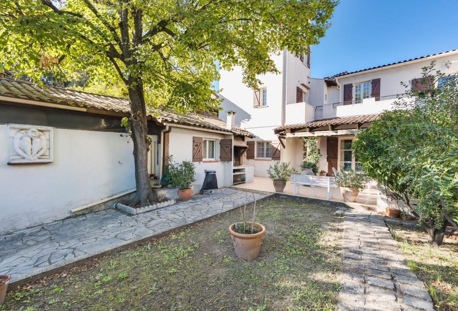 Maison type 5 en fond d'impasse avec 4 chambres, piscine, stationnements sur parcelle de 553 m² — photo 1