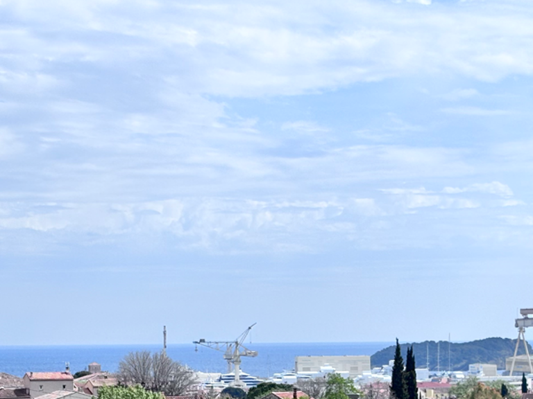 Appartement dernier étage avec vue mer et terrasse de 80 m2 à La Ciotat — photo 1