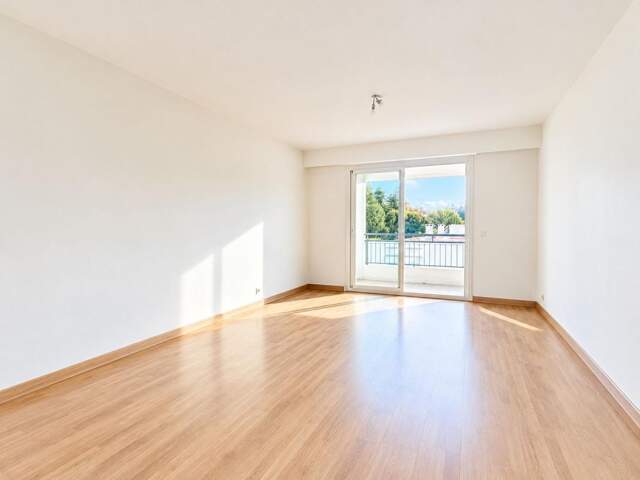 Appartement À Vendre — photo du bien