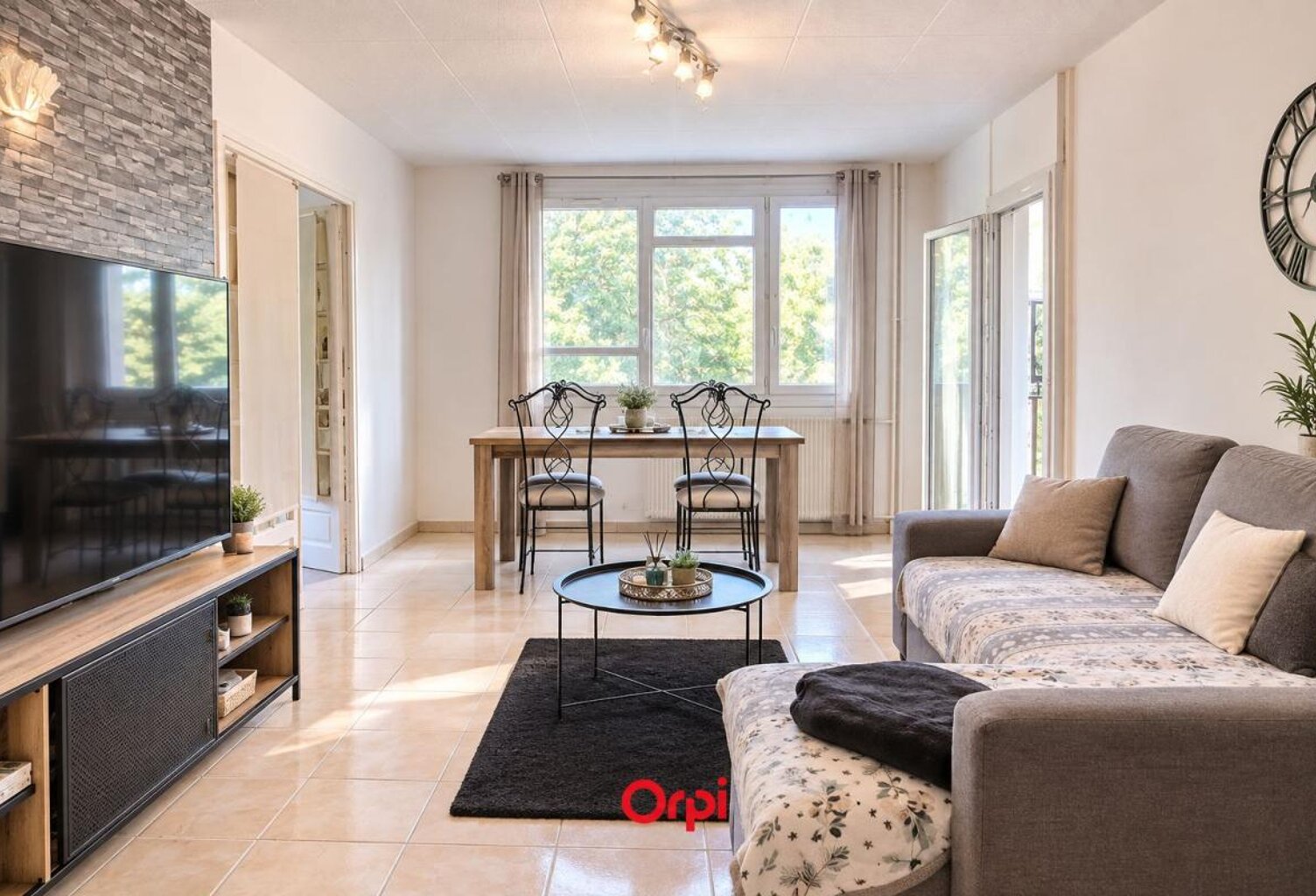 EN VENTE - GRAND APPARTEMENT T3 - LUMINEUX - VUE DÉGAGÉE - PARKING - PISCINE - — photo 1