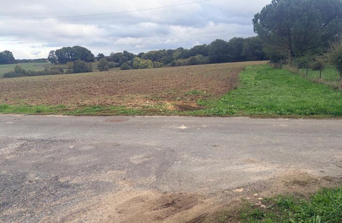 SAINT-CÉSAIRE – BEAU TERRAIN VIABILISÉ DE 625 m² — photo 2
