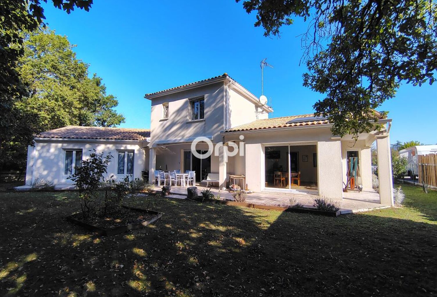 Breuillet – Maison familiale de 186 m² sur terrain de 1 000 m² — photo 1
