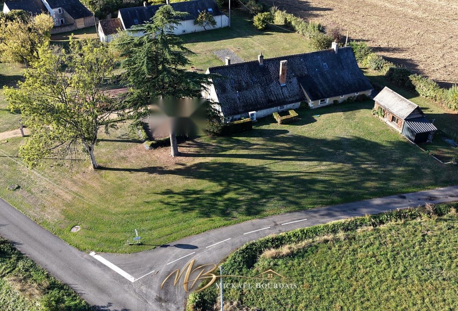 SARCÉ – AUTHENTIQUE LONGÈRE DE PLUS DE 240 M², AU CŒUR D’UN ENVIRONNEMENT PRIVILÉGIÉ — photo 1