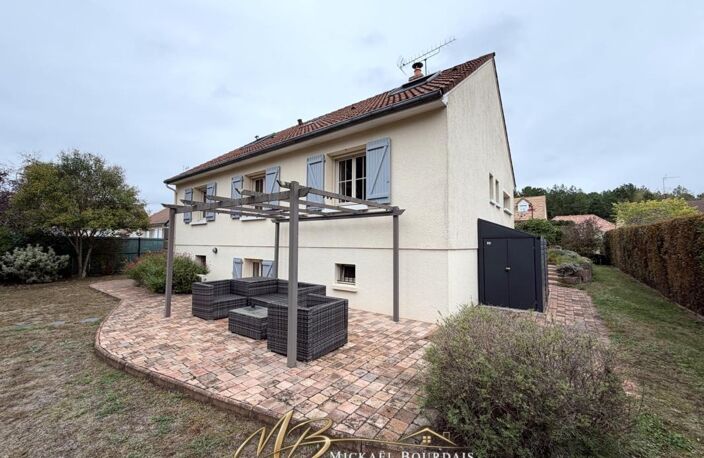 Maison familiale de 125 m² avec 5 chambres, grand sous-sol et deux terrasses – Brette-les-Pins — photo 2